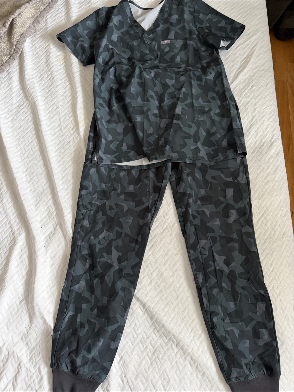 Figs Women's Two-Piece Scrub Set in Dark Charcoal Geometric Print
